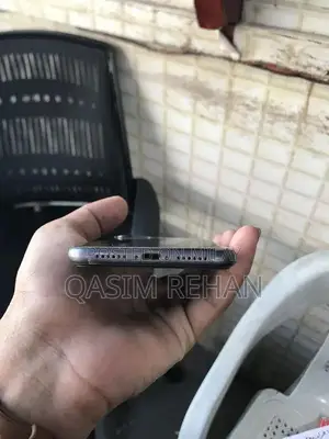 Factory Unlocked iPhone 11 64GB Esim Smartphone