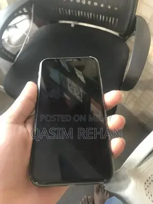 Factory Unlocked iPhone 11 64GB Esim Smartphone