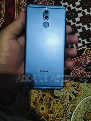 Mid-Range Smartphone with Dual Memory Configuration