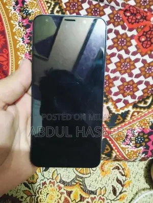 Mid-Range Smartphone with Dual Memory Configuration