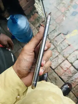 Apple iPhone XS Max 64GB Unlocked Smartphone