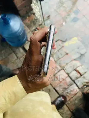 Apple iPhone XS Max 64GB Unlocked Smartphone