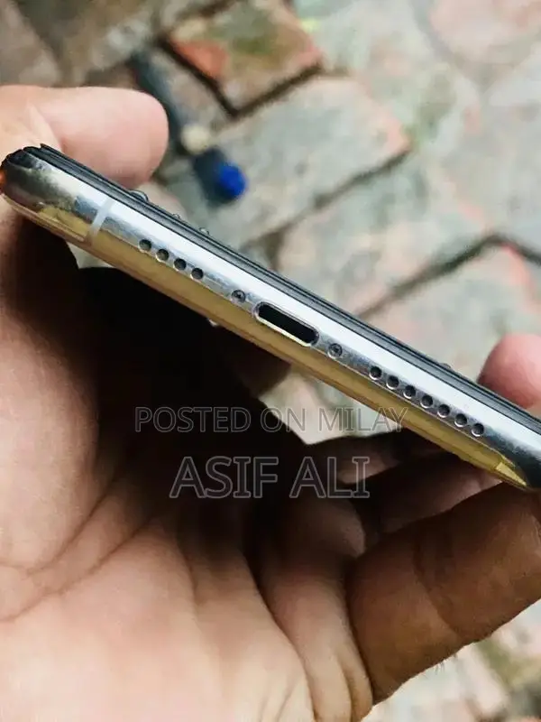 Apple iPhone XS Max 64GB Unlocked Smartphone