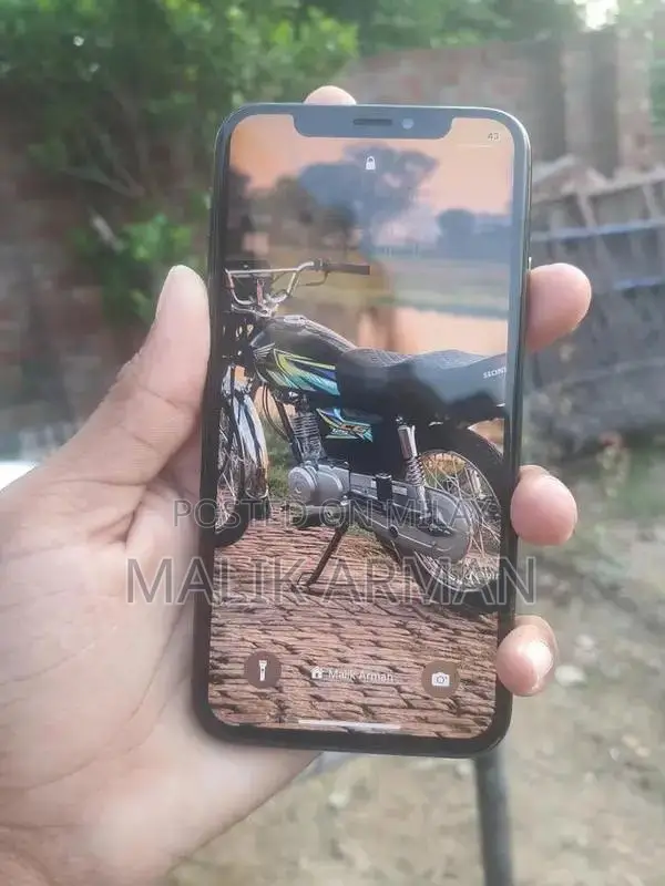 Apple iPhone X Smartphone with Panel Crack