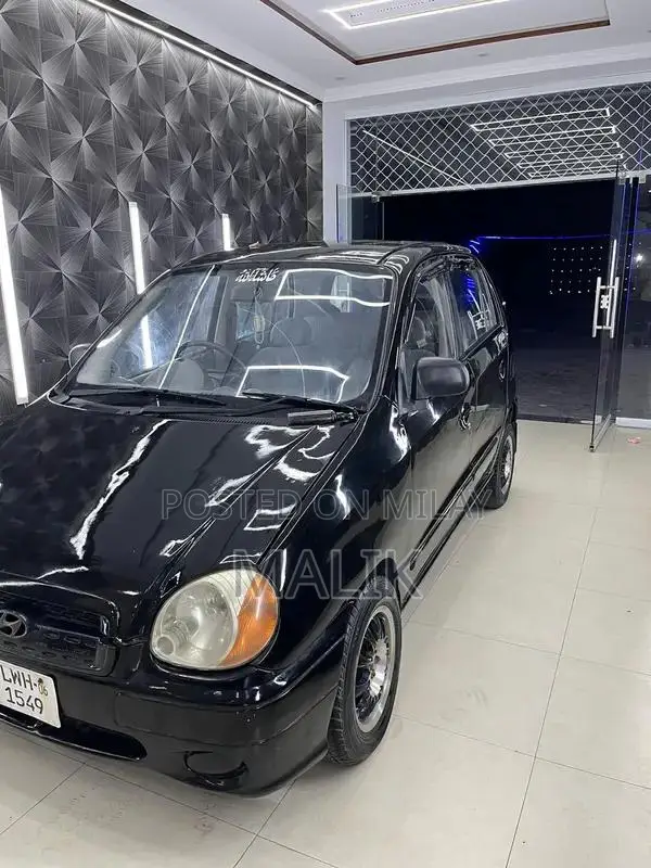 Hyundai Santro Compact City Car with Reliable Performance