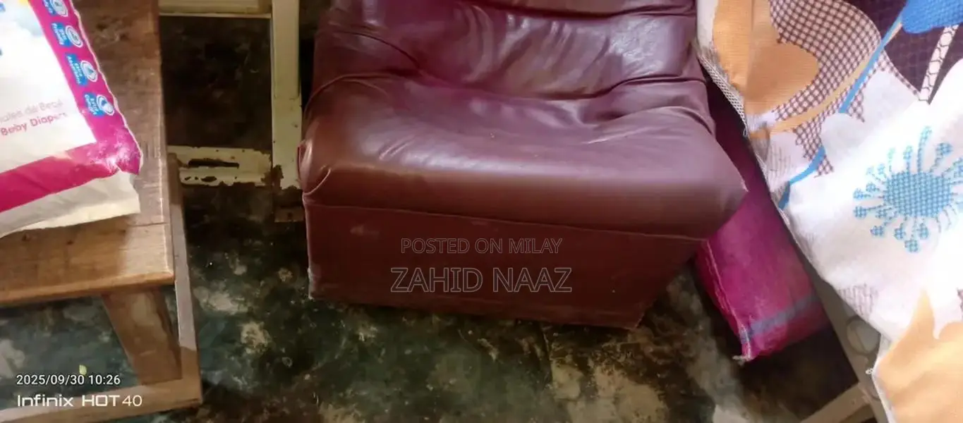 Classic 3-Seater Sofa - Comfortable Living Room Furniture