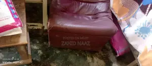 Photo - Classic 3-Seater Sofa - Comfortable Living Room Furniture