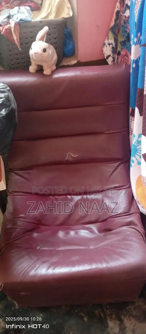 Classic 3-Seater Sofa - Comfortable Living Room Furniture