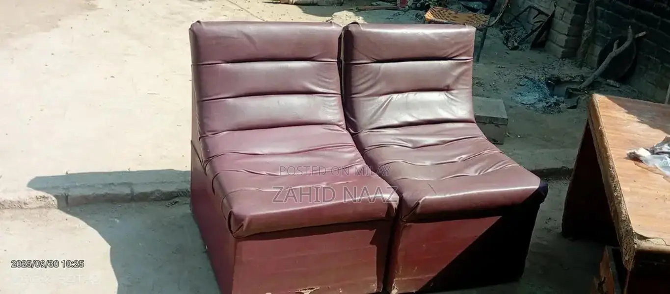 Classic 3-Seater Sofa - Comfortable Living Room Furniture