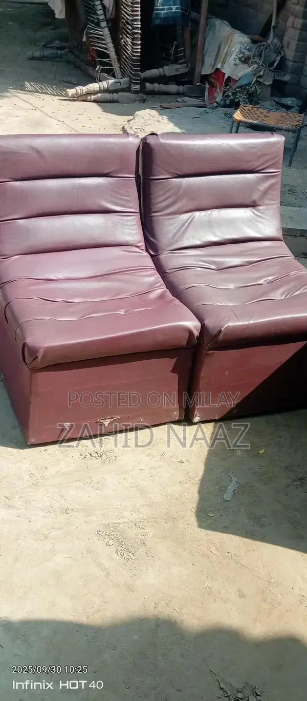 Classic 3-Seater Sofa - Comfortable Living Room Furniture