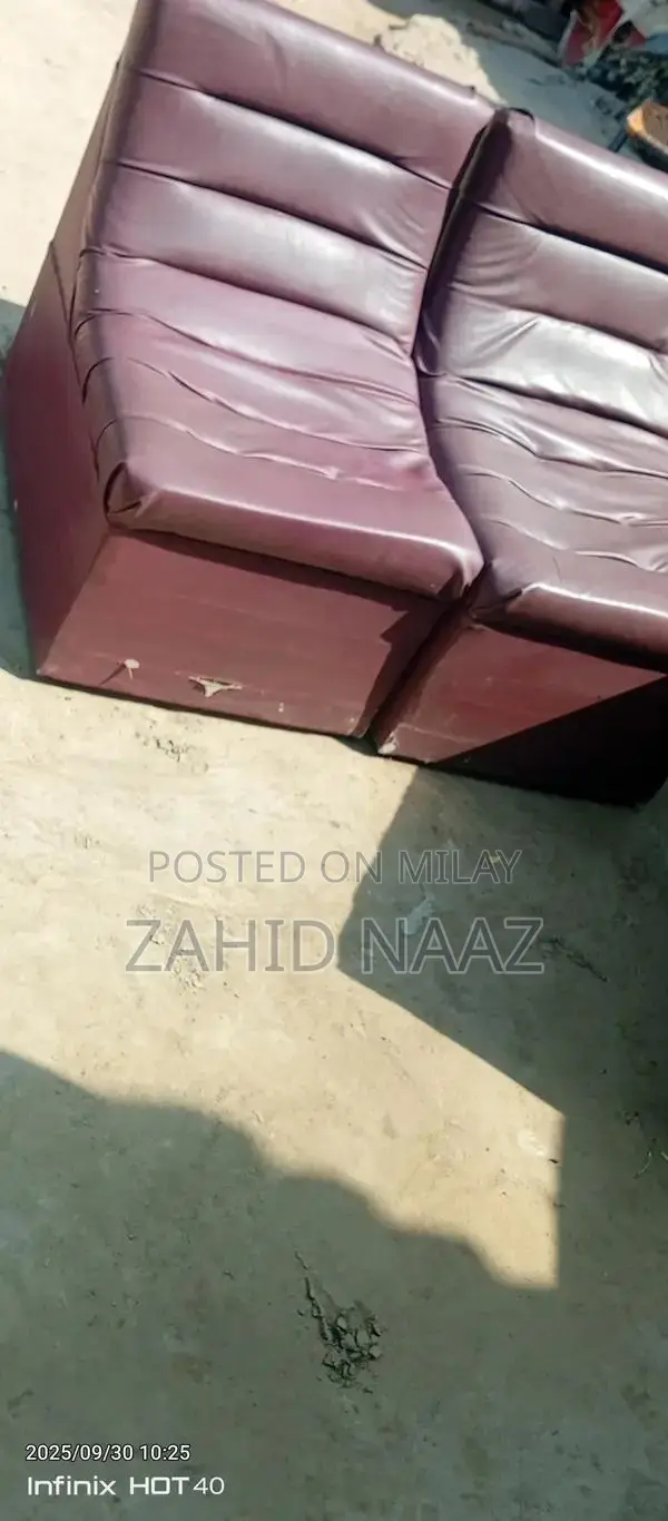 Classic 3-Seater Sofa - Comfortable Living Room Furniture