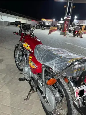 Photo - Honda Motorcycle 125cc 2021 Model Lightweight Urban Commuter