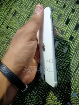 Apple iPhone SE 2020 Smartphone Factory Unlocked