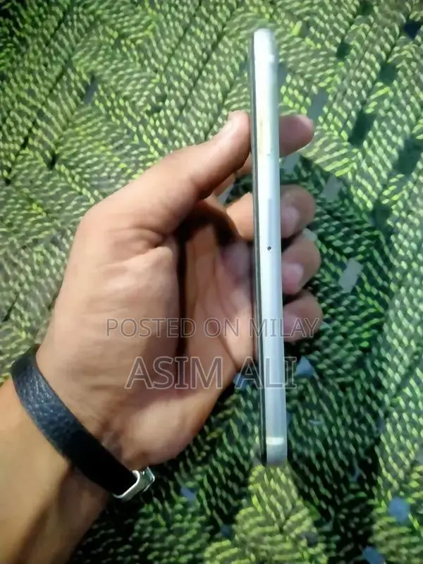 Apple iPhone SE 2020 Smartphone Factory Unlocked