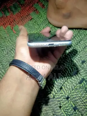 Apple iPhone SE 2020 Smartphone Factory Unlocked