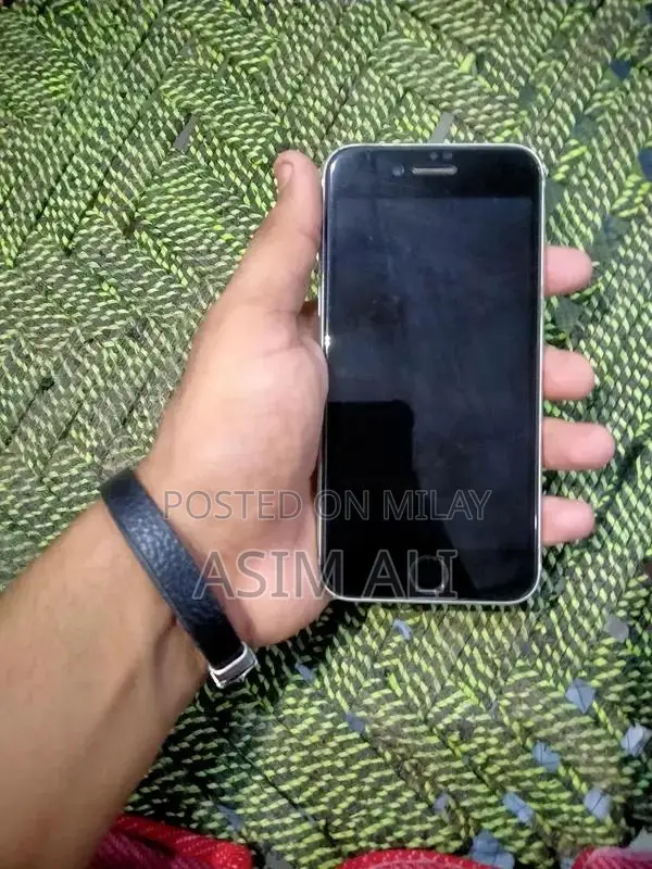 Apple iPhone SE 2020 Smartphone Factory Unlocked