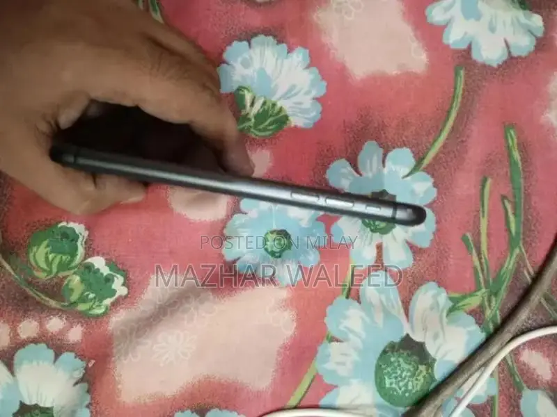 iPhone 11 128GB Black Smartphone with High Battery Health