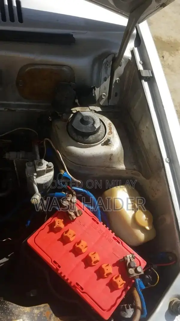 Suzuki Mehran 2005 Silver Sedan with Leather Seats and Power Features