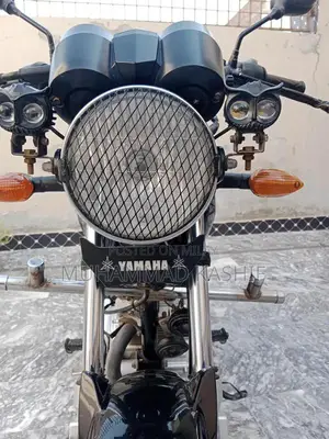 Photo - Yamaha YB125Z Motorcycle - Reliable Commuter Bike