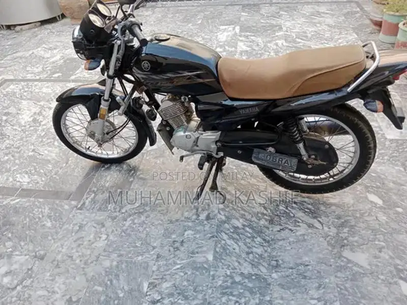 Yamaha YB125Z Motorcycle - Reliable Commuter Bike
