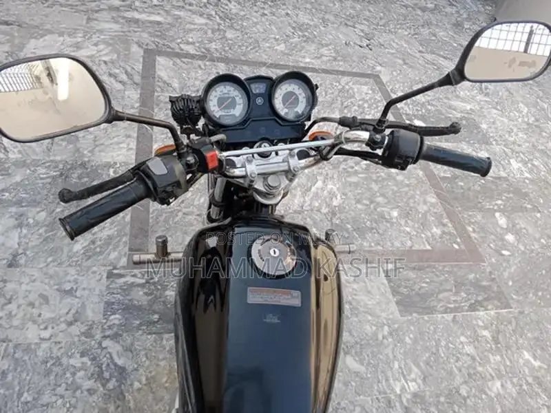 Yamaha YB125Z Motorcycle - Reliable Commuter Bike