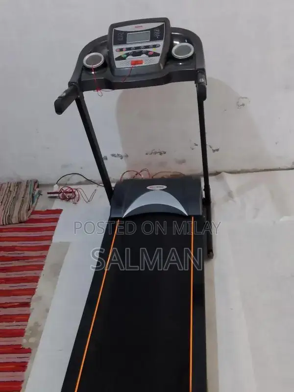 High-Performance Treadmill with Auto Incline and High-Speed Capability