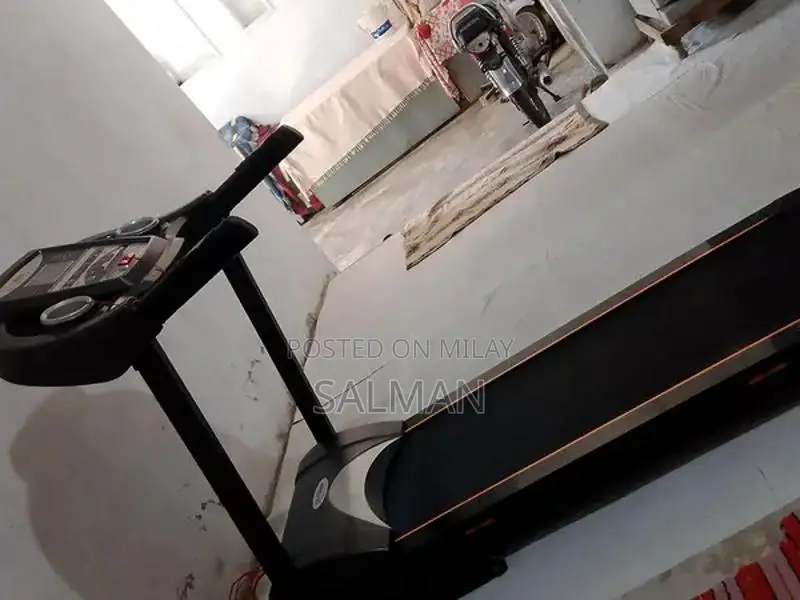 High-Performance Treadmill with Auto Incline and High-Speed Capability