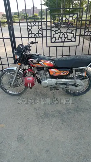 Photo - Honda 125cc Single Cylinder Motorcycle - Black