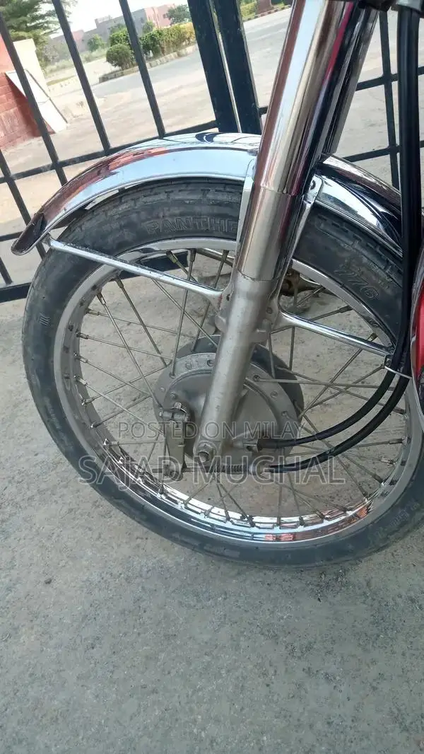 Honda 125cc Single Cylinder Motorcycle - Black