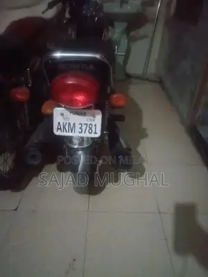 Honda 125cc Single Cylinder Motorcycle - Black