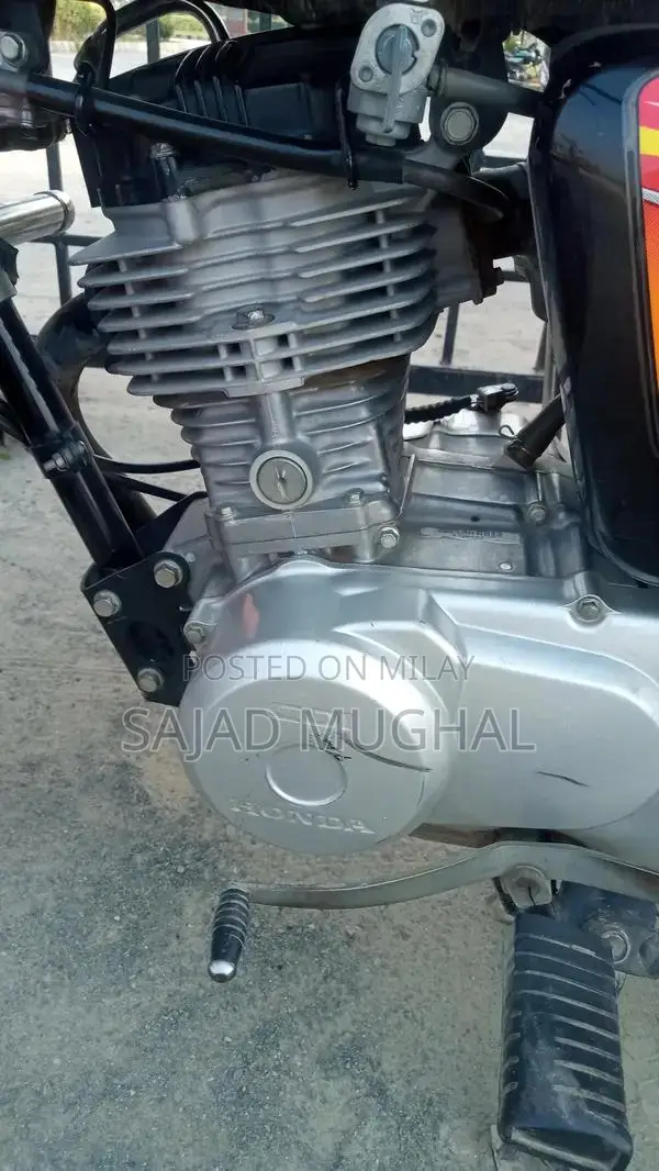 Honda 125cc Single Cylinder Motorcycle - Black