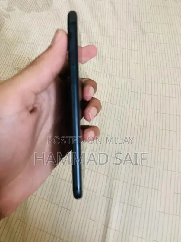 Apple iPhone 7 32GB Smartphone LLA Model