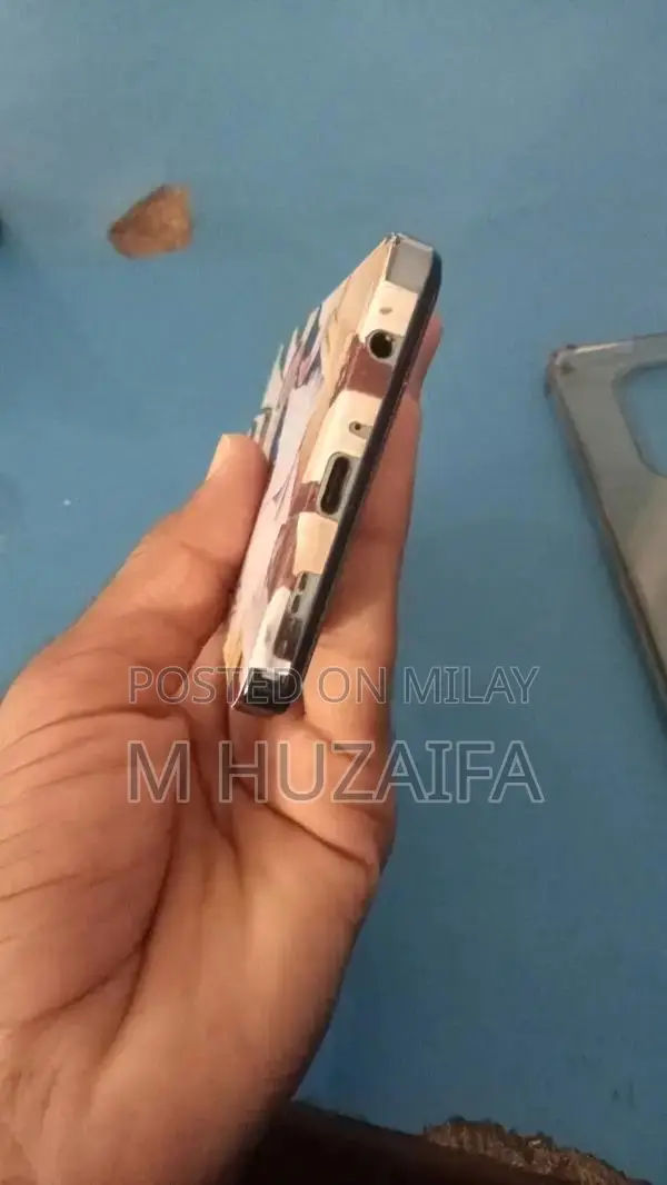 Infinix Hot 40 Smartphone - 8GB RAM, 128GB Storage