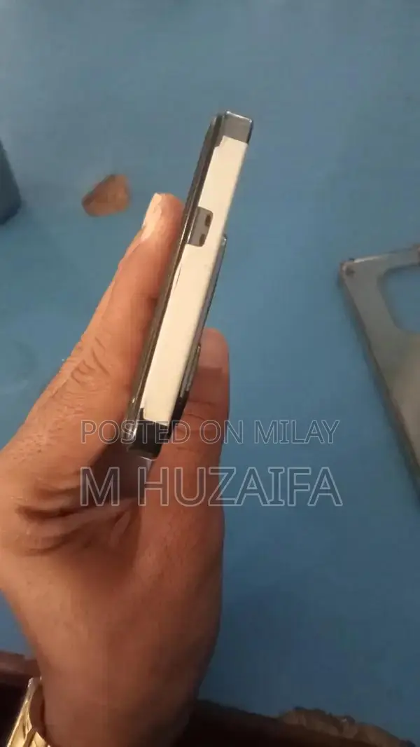 Infinix Hot 40 Smartphone - 8GB RAM, 128GB Storage