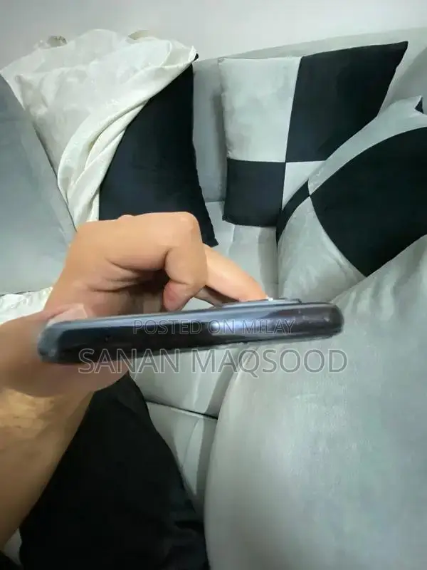 OnePlus 9 Smartphone with 120GB Storage and Functional Components