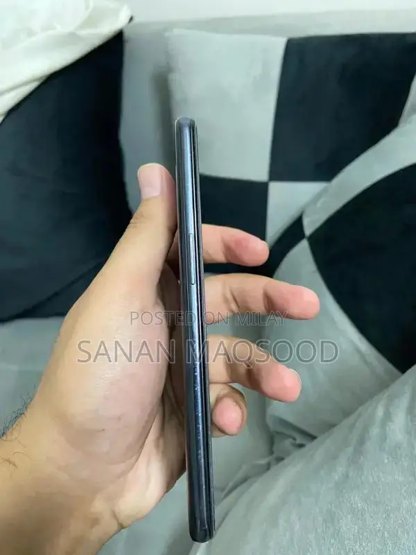 OnePlus 9 Smartphone with 120GB Storage and Functional Components