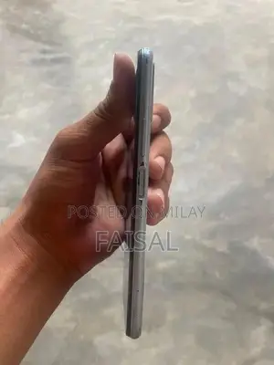 Compact One-Handed Mobile Device with Convenient Design