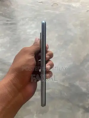 Compact One-Handed Mobile Device with Convenient Design