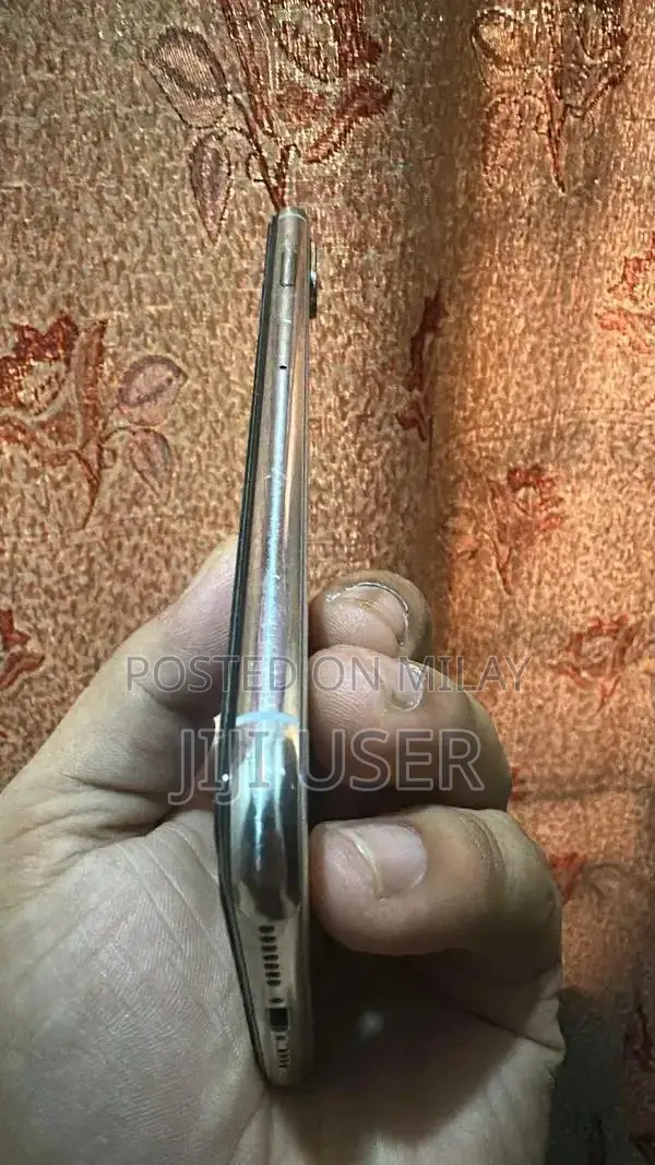 iPhone XS Max 64GB Factory Unlocked Smartphone