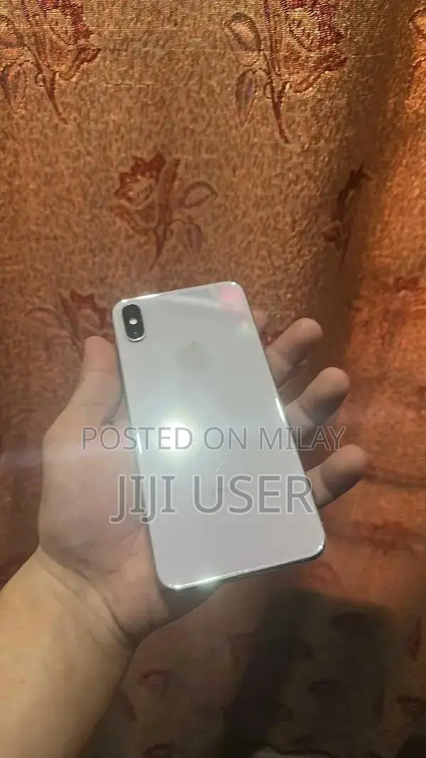 iPhone XS Max 64GB Factory Unlocked Smartphone