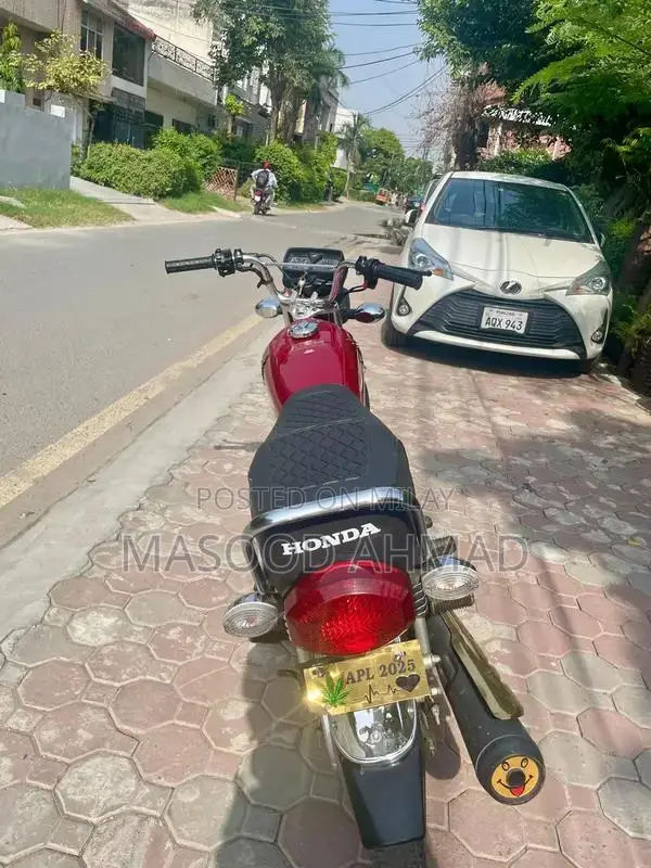 Honda 125cc Motorcycle 2023 Self-Start Low Mileage