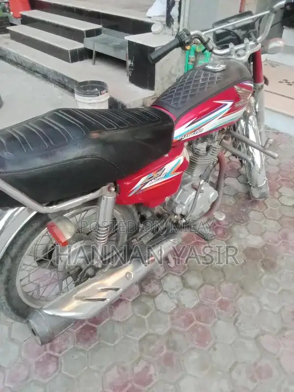 Honda 125cc Motorcycle 2015 First Owner Model