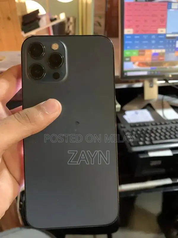 High-Performance Smartphone 128GB Storage Excellent Condition