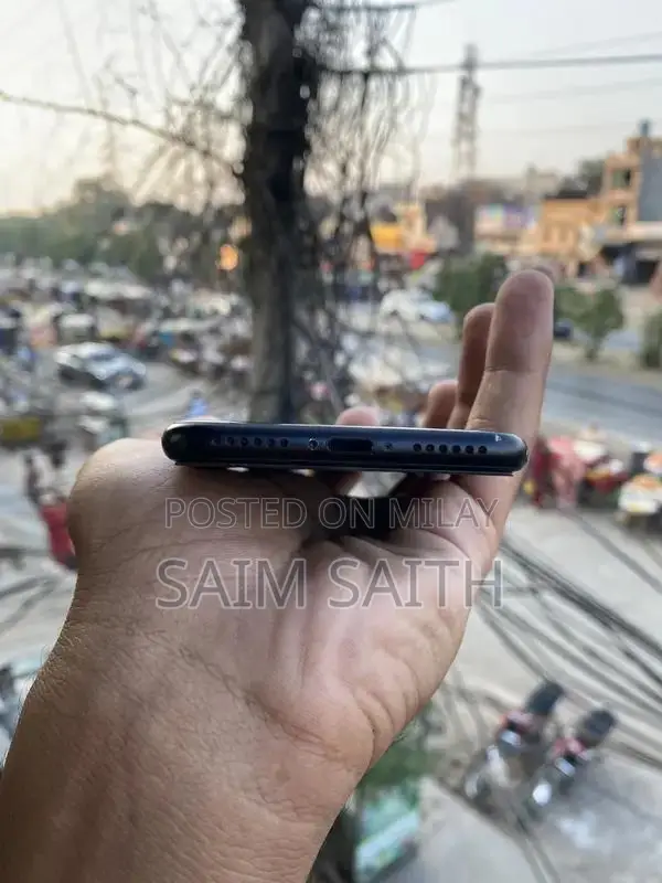 Apple iPhone SE 2020 64GB Dual PTA Approved Smartphone