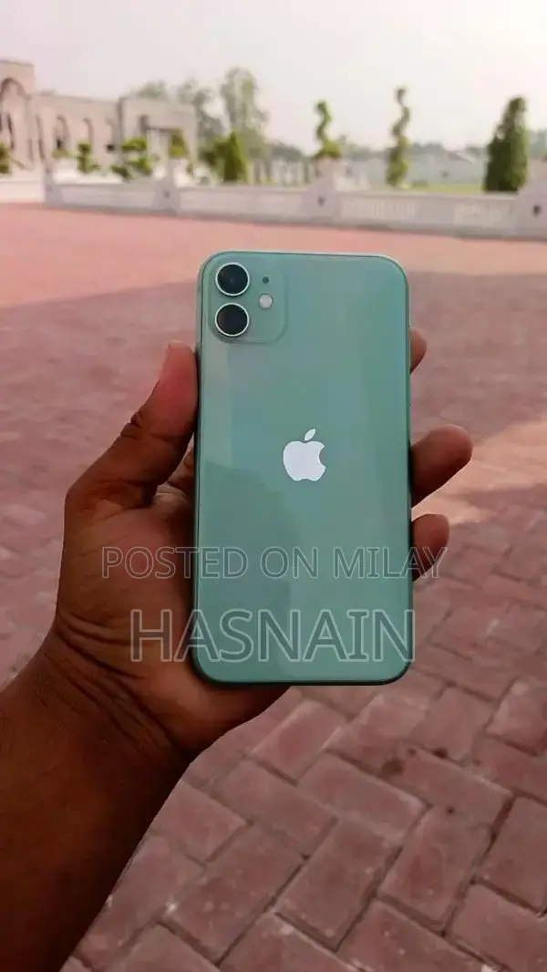 Apple iPhone 11 64GB Smartphone with Original Battery