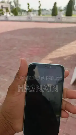 Apple iPhone 11 64GB Smartphone with Original Battery