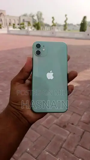 Apple iPhone 11 64GB Smartphone with Original Battery