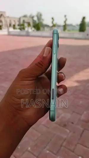 Apple iPhone 11 64GB Smartphone with Original Battery