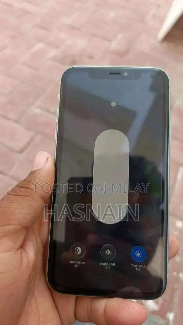 Apple iPhone 11 64GB Smartphone with Original Battery