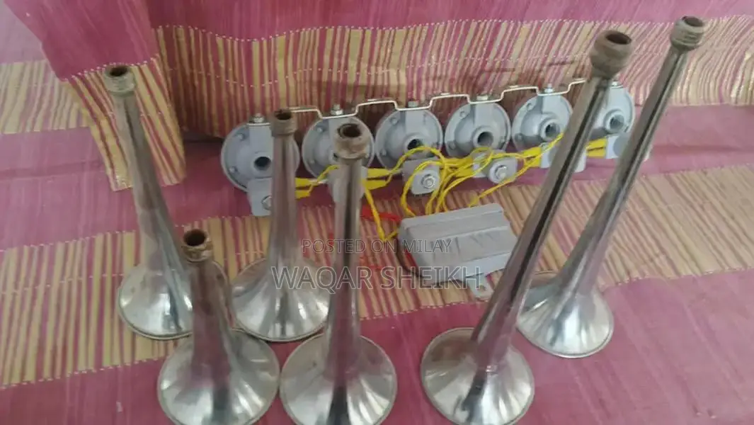 8-Button Truck Horn with 6 Nozzles - Multiple Sound Options